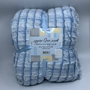 Baby blue thrown plushy blanket